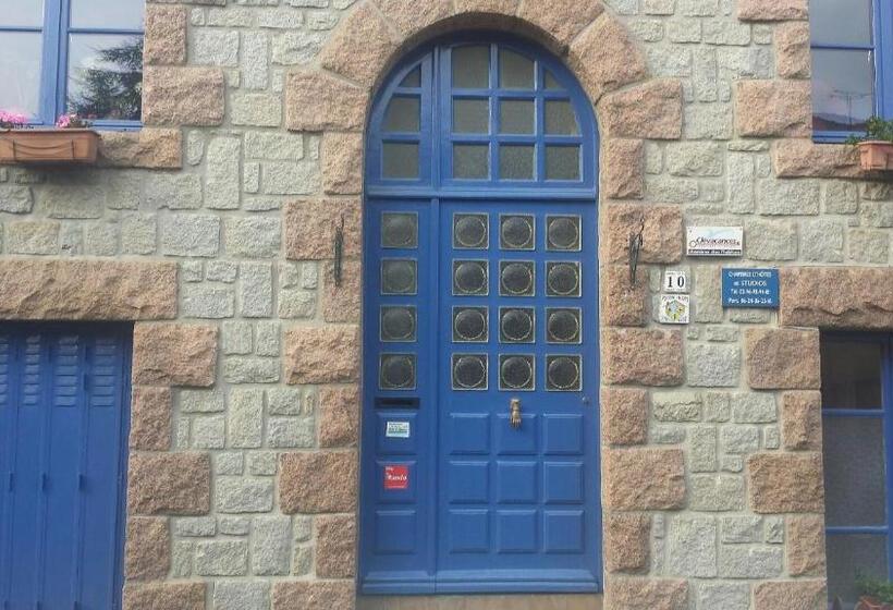 Стандартный внешний трехместный номер с ванной комнатой, Chambres De Scavet