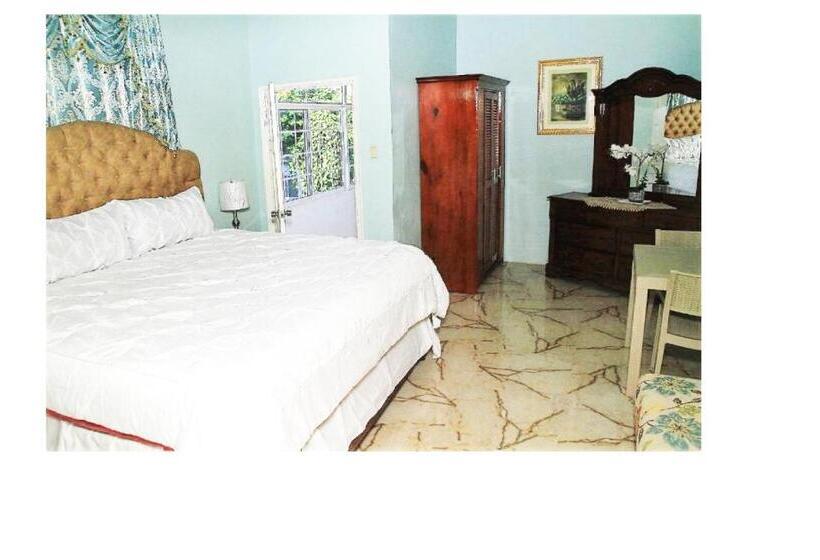 اتاق لوکس, Dela De Rose Guest House Negril Jamaica