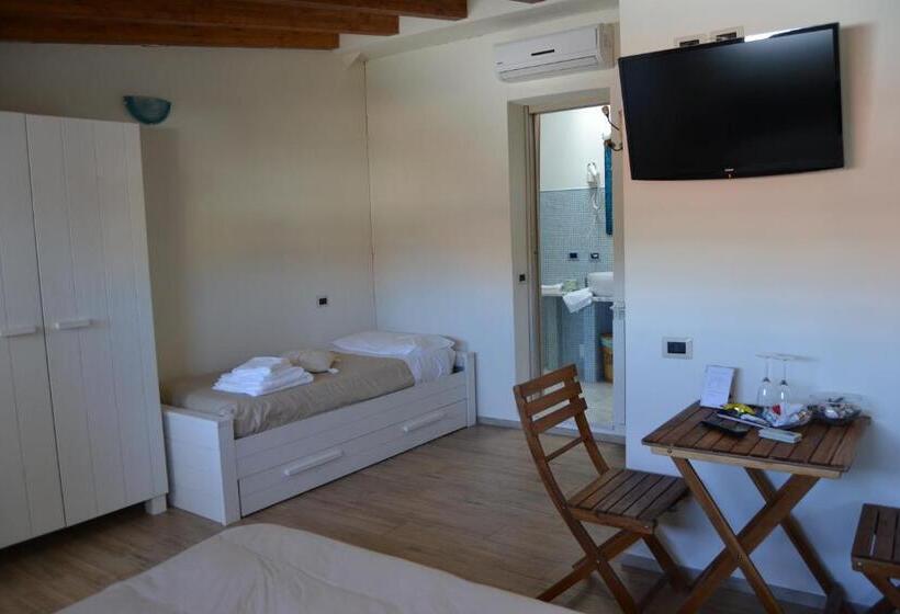 اتاق استاندارد سه نفره, B&b Residenza Marina
