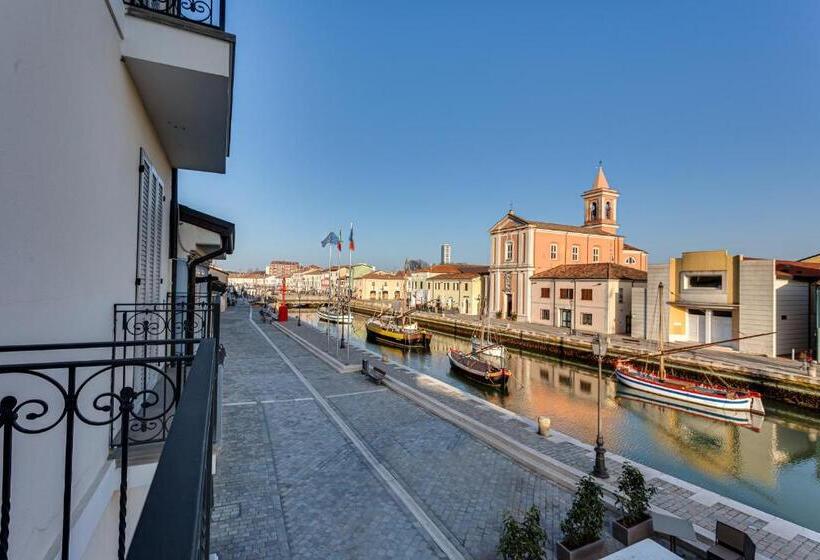 带阳台的高级房间, Casadodici Boutique