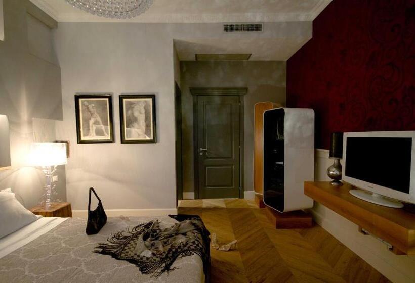 带阳台的高级房间, Casadodici Boutique