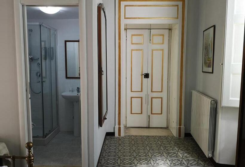 חדר סטנדרט לשלושה, B&b Palazzo Antonelli