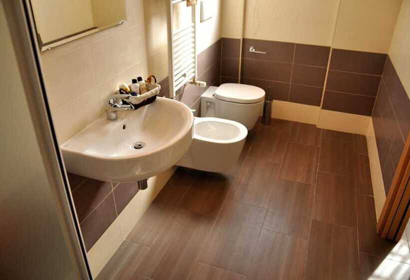 3-Bett-Standardzimmer, 325 Tor Vergata