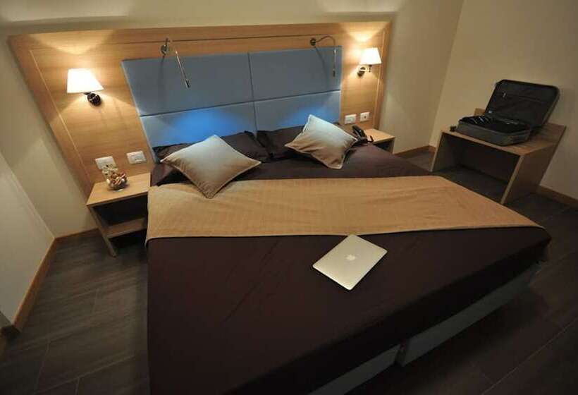 4 Bett Standardzimmer, 325 Tor Vergata