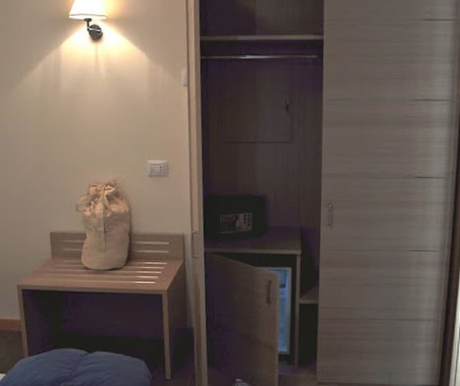 4 Bett Standardzimmer, 325 Tor Vergata