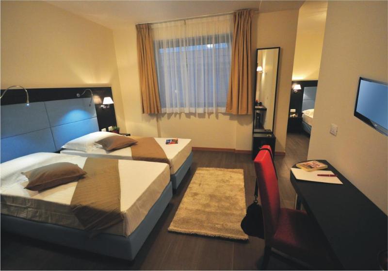 4 Bett Standardzimmer, 325 Tor Vergata