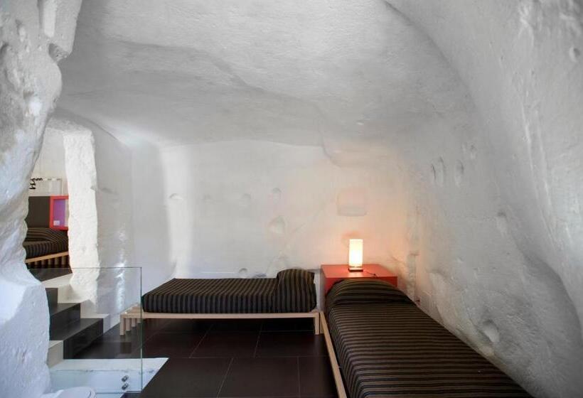 חדר סופריור לשלושה, Basiliani