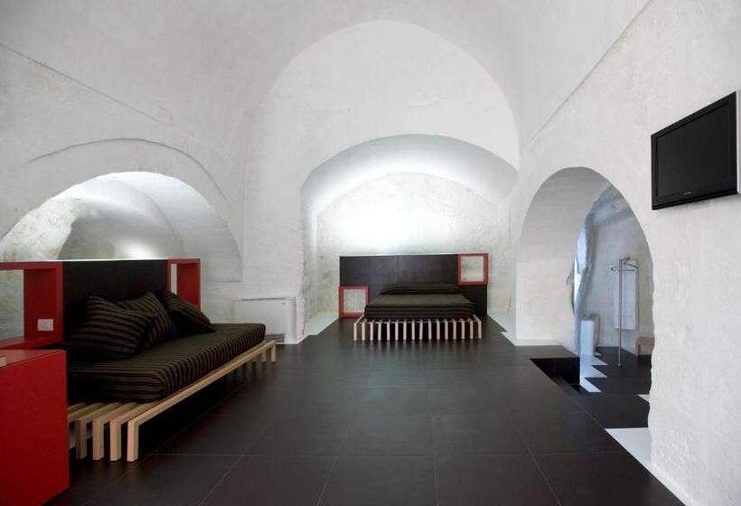 חדר סופריור לשלושה, Basiliani