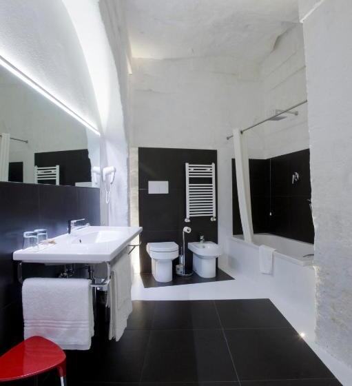 חדר סופריור לשלושה, Basiliani