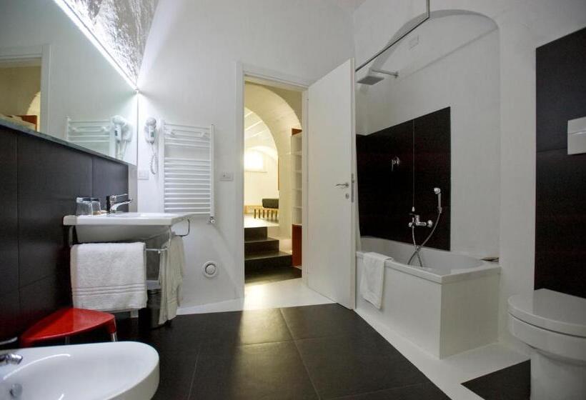 חדר סופריור לארבעה, Basiliani