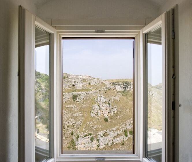 חדר סופריור לארבעה, Basiliani