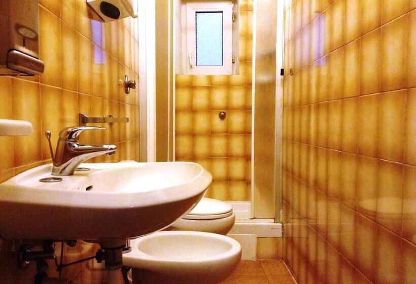 غرفة قياسية حمام مشترك, Bernheof