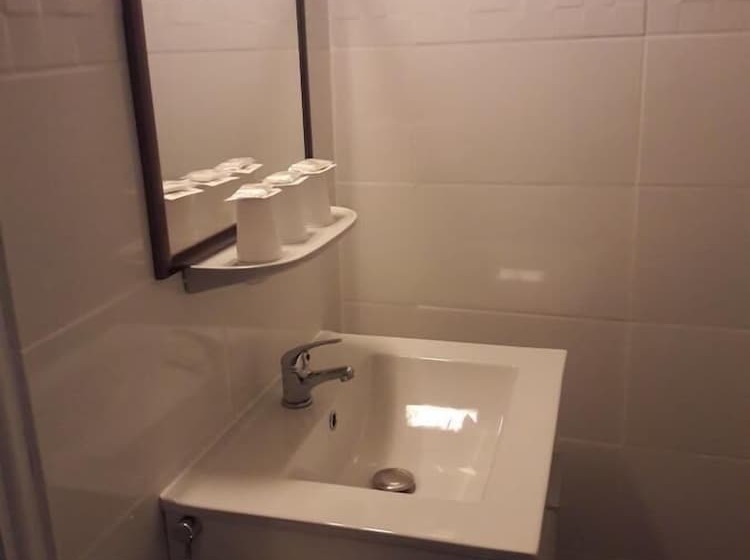 标准间, Chalet Saint Louis