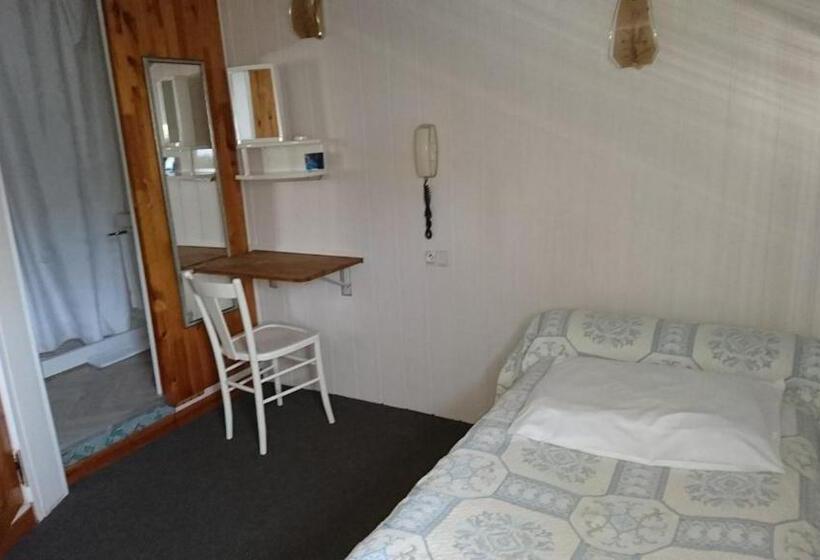 标准单人间, Chalet Saint Louis