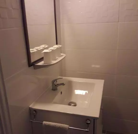 اتاق استاندارد سه نفره, Chalet Saint Louis