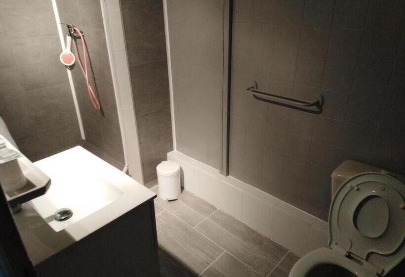 四人标准间, Chalet Saint Louis