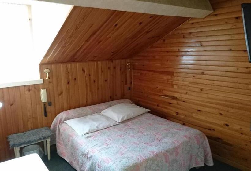 标准间, Chalet Saint Louis