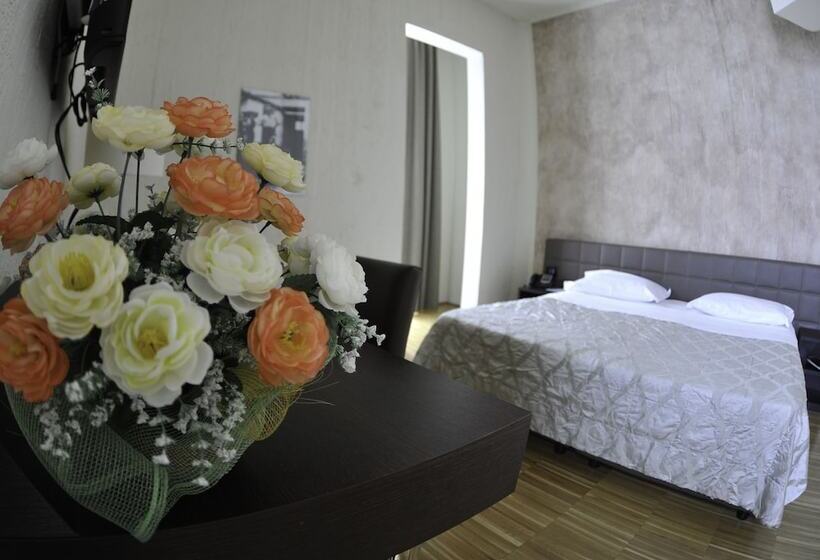 חדר סטנדרט, Ekk