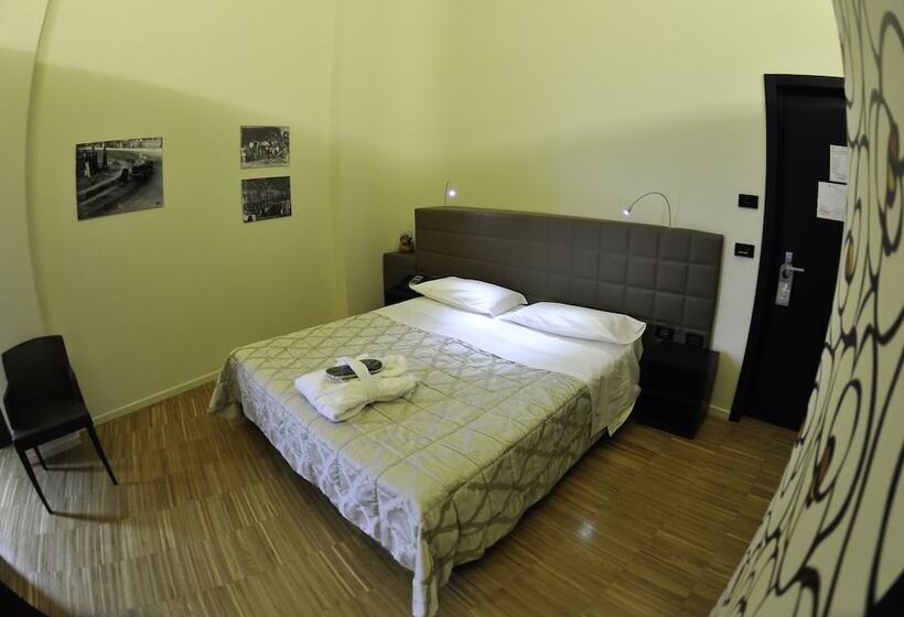 חדר סטנדרט, Ekk