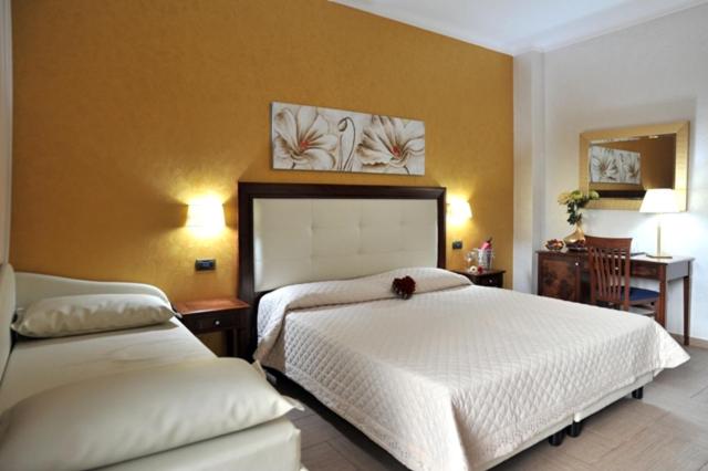 סוויטת ג'וניור עם מרפסת, Flora