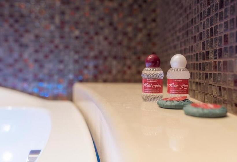 סוויטה עם ג'קוזי, Flora