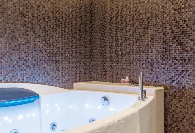 סוויטה עם ג'קוזי, Flora