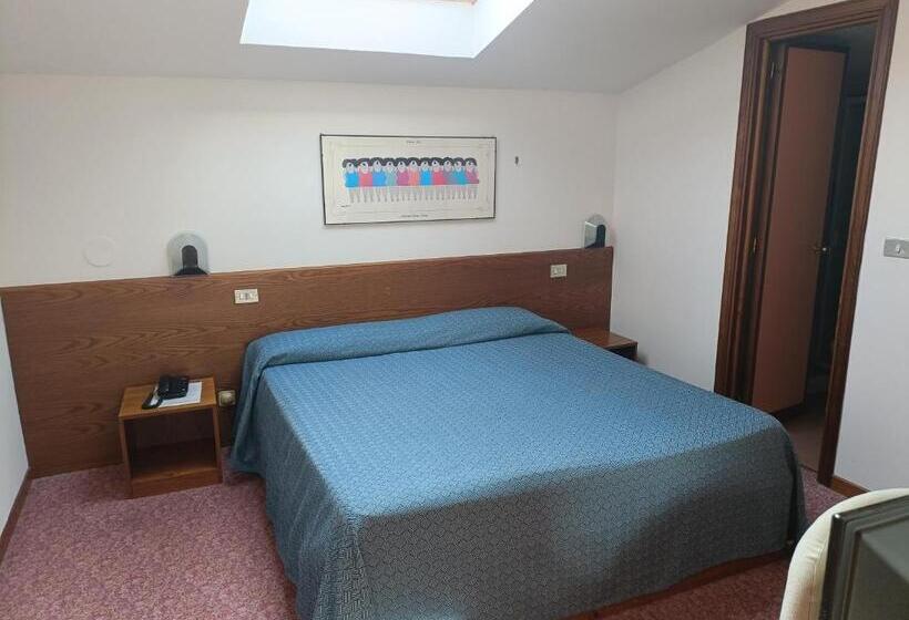 اتاق اکونومی, Giardino