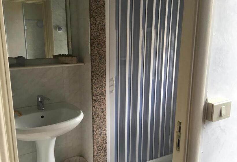 חדר סטנדרט לשלושה, Milano