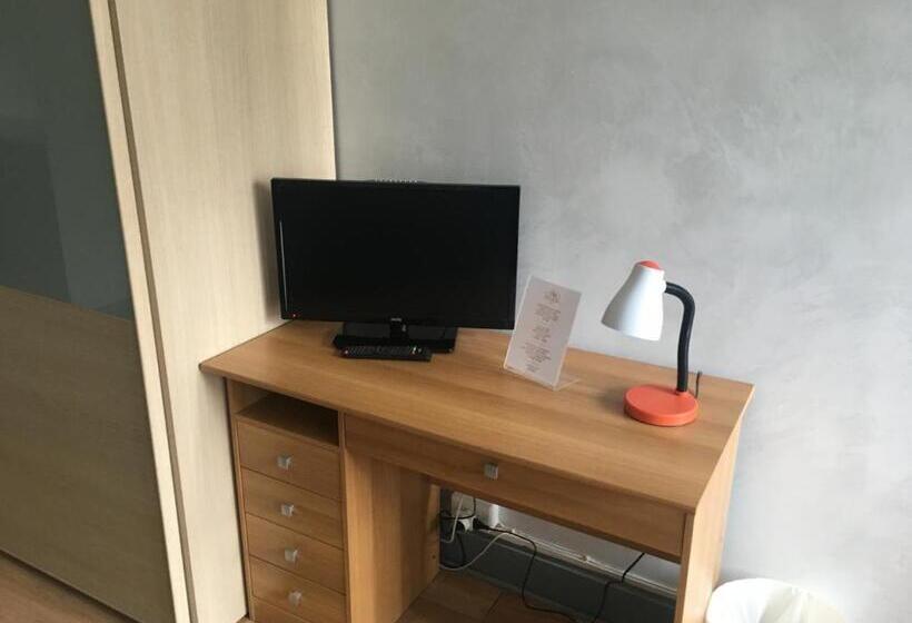 חדר סטנדרט לשלושה, Milano