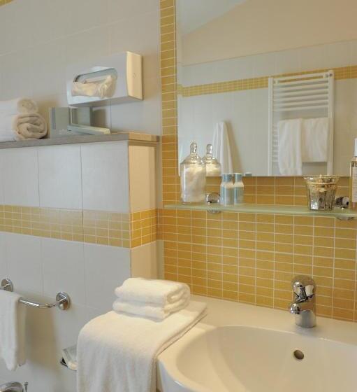 חדר סטנדרט לשלושה, Plazza