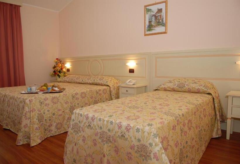 חדר סטנדרט לשלושה, Plazza