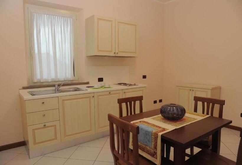 דירת חדר, Plazza