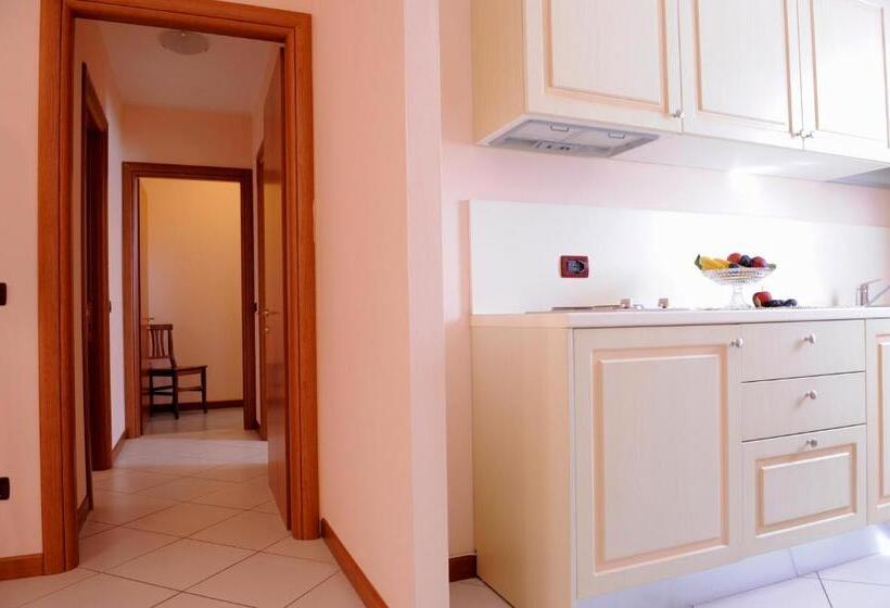 דירת חדר, Plazza