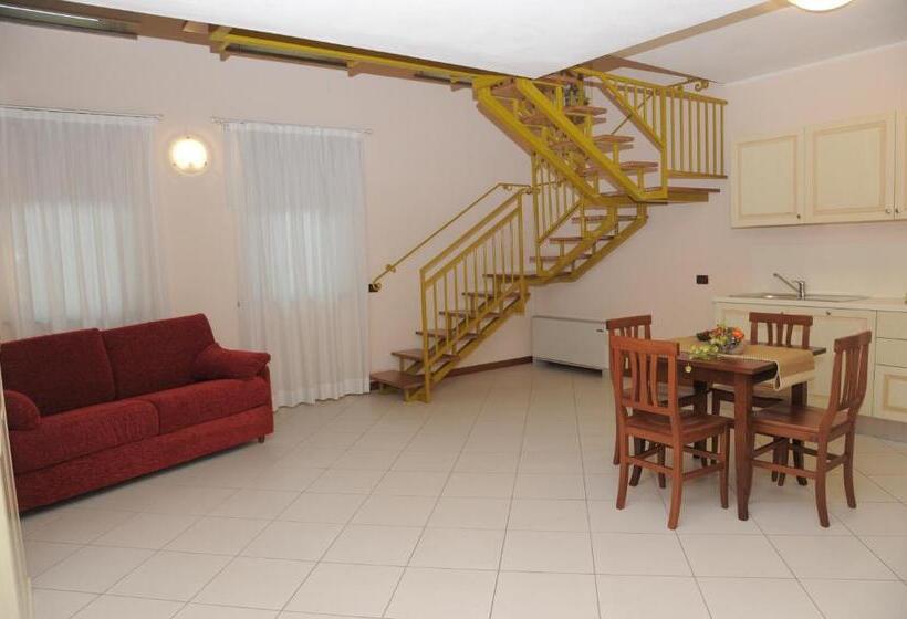 דירת חדר, Plazza