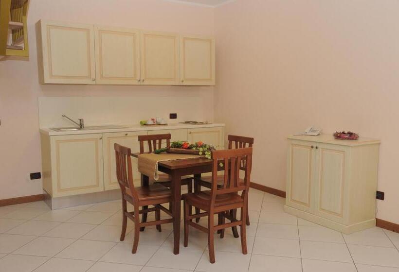 דירת חדר, Plazza