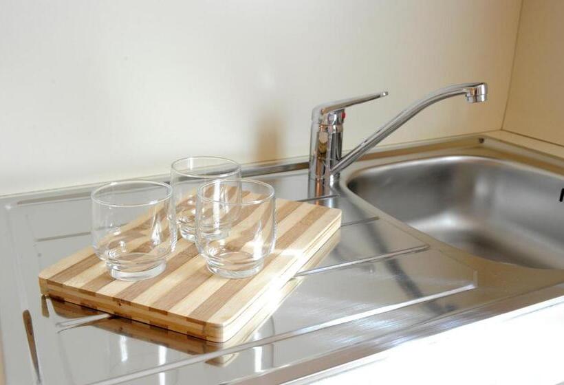 דירת חדר, Plazza