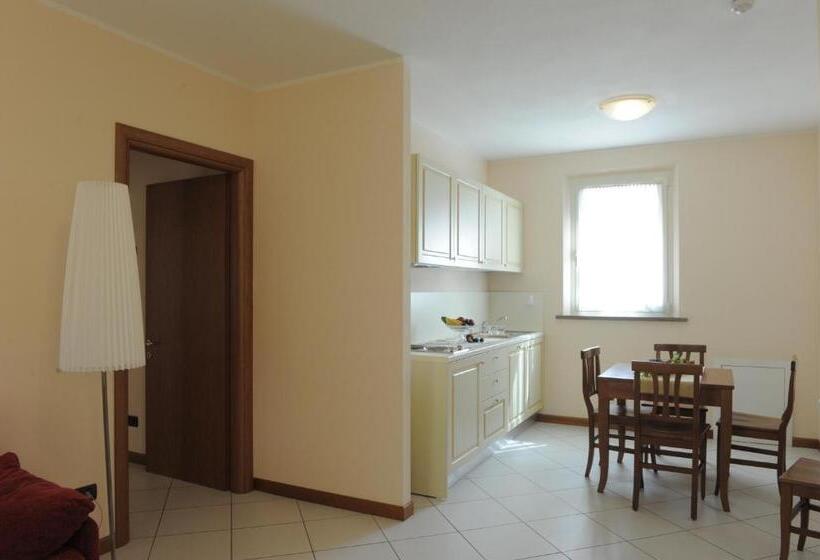 דירת חדר, Plazza