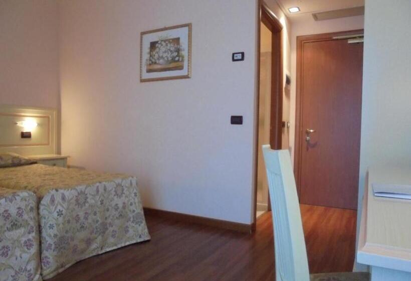 חדר סטנדרט, Plazza