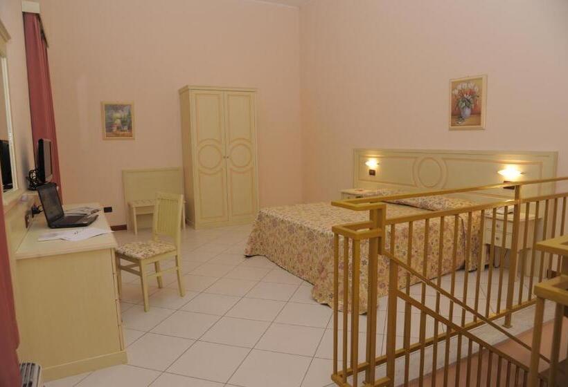 דירת חדר, Plazza