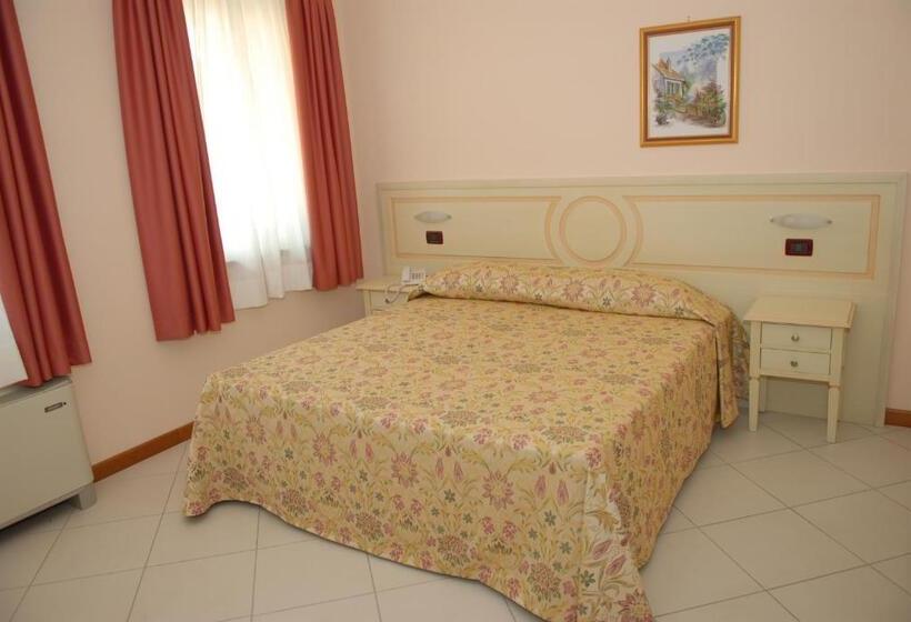 דירת חדר, Plazza