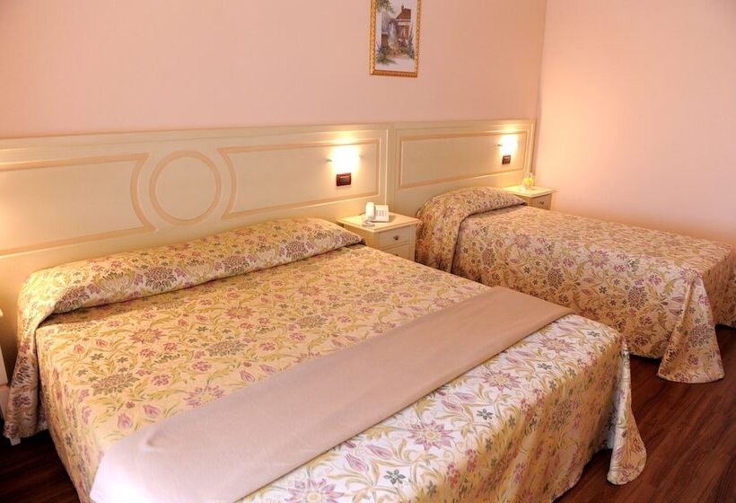 חדר סטנדרט לשלושה, Plazza