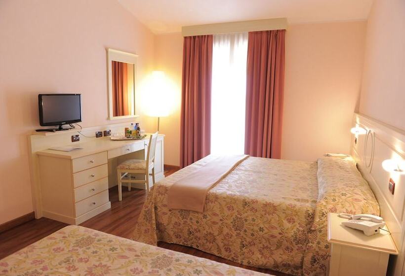 اتاق استاندارد سه نفره, Plazza
