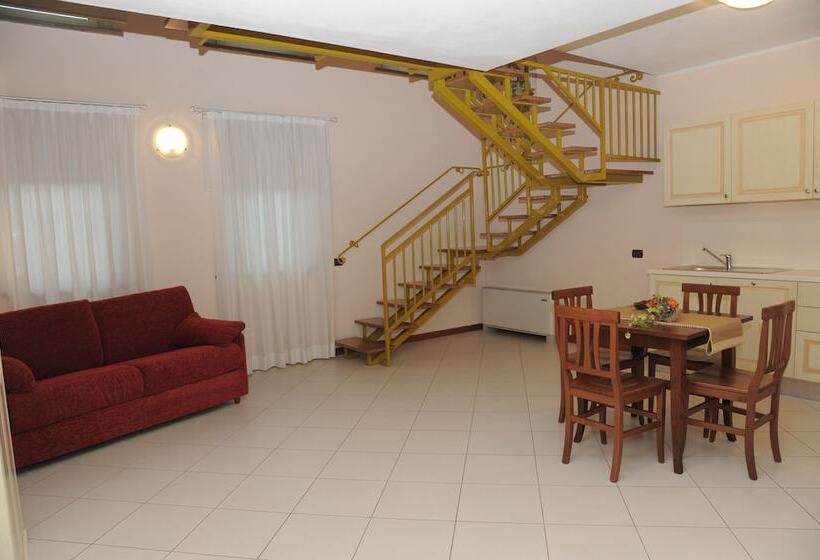 דירת חדר, Plazza