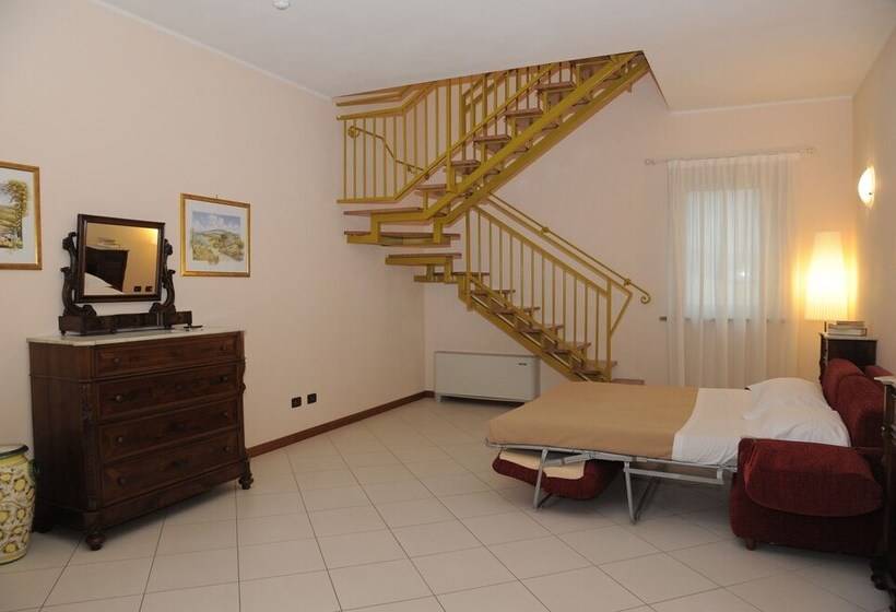 דירת חדר, Plazza