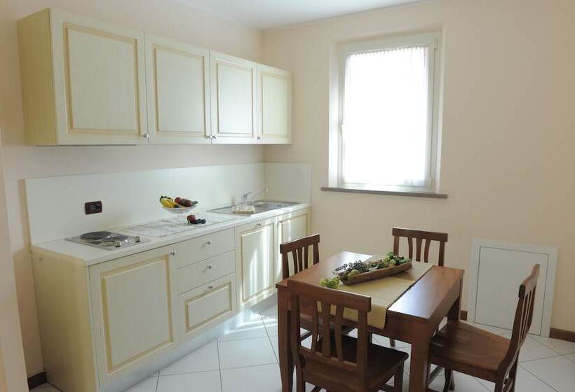 דירת חדר, Plazza