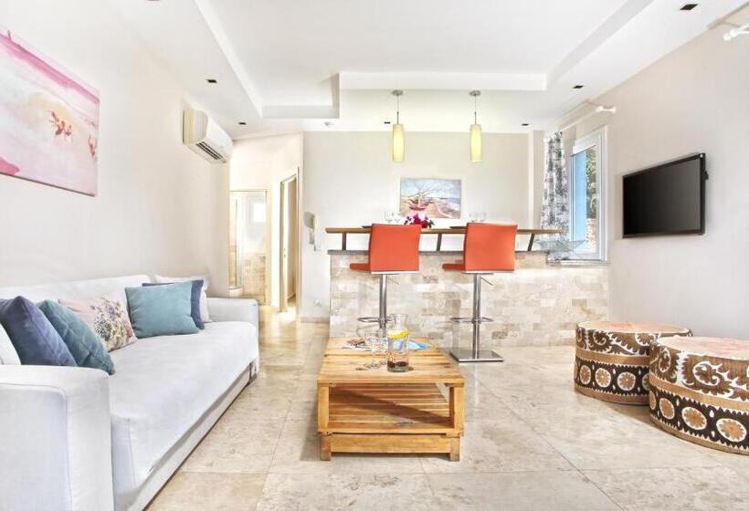 Люкс Боковой Вид на Море, Saylam Suites