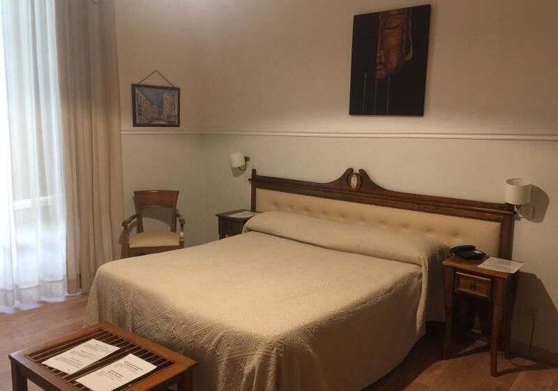 غرفة كومفورت, La Collegiata Guest House