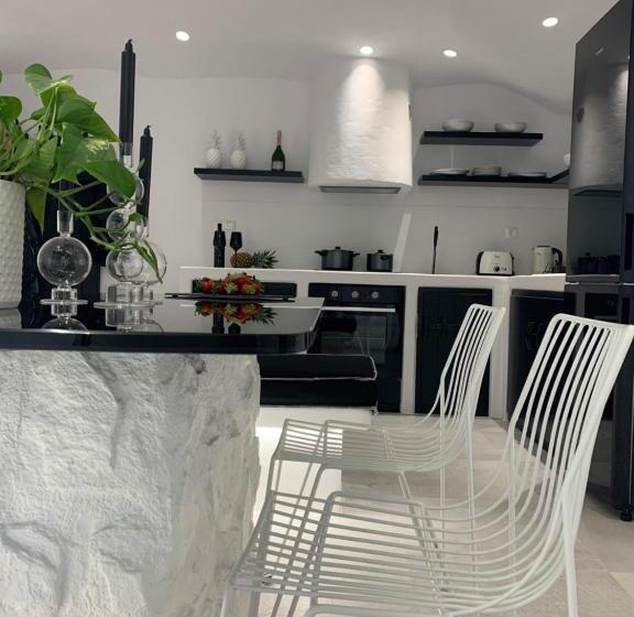 Апартаменты Deluxe 2 Спальни, Studios Panos