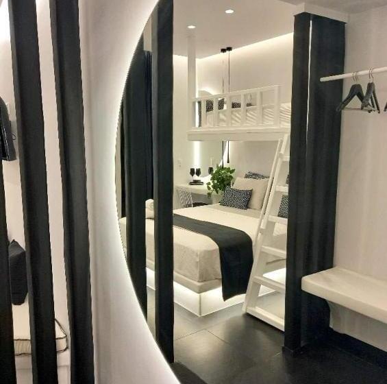 חדר דלוקס לשלושה, Studios Panos