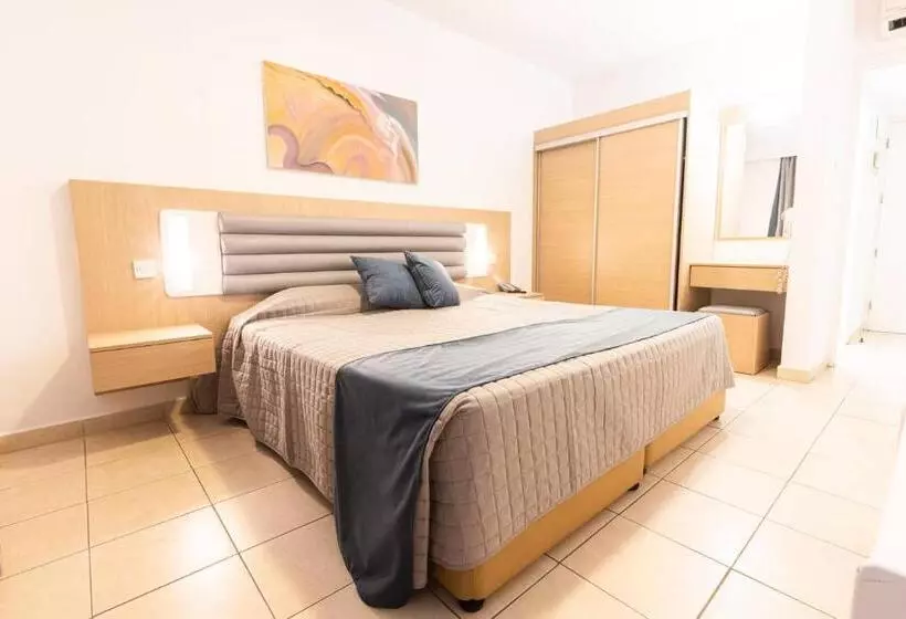 1 Bedroom Apartment Side Sea View
